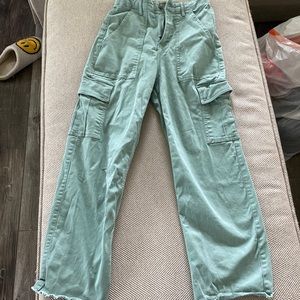 Hollister XS Ultra High Rise Cargo Pants EUC